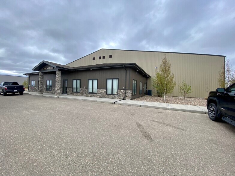 6847 66 St, Lloydminster, AB à louer - Photo du bâtiment - Image 1 de 17