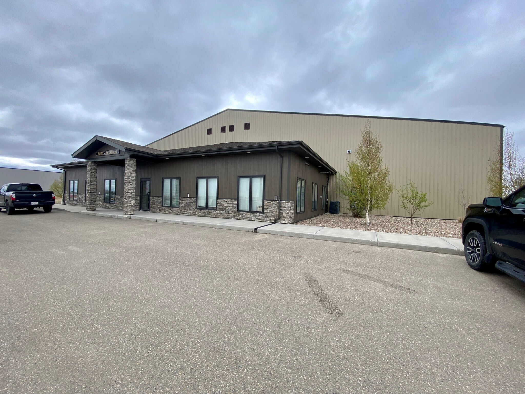6847 66 St, Lloydminster, AB à louer Photo du bâtiment- Image 1 de 18