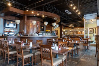 100-136 Boul Jacques-Bizard, Montréal, QC for lease Interior Photo- Image 1 of 4