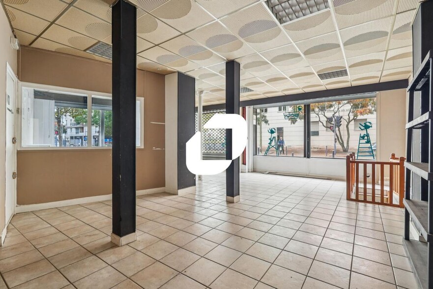 Retail in Issy Les Moulineaux for sale - Interior Photo - Image 3 of 10
