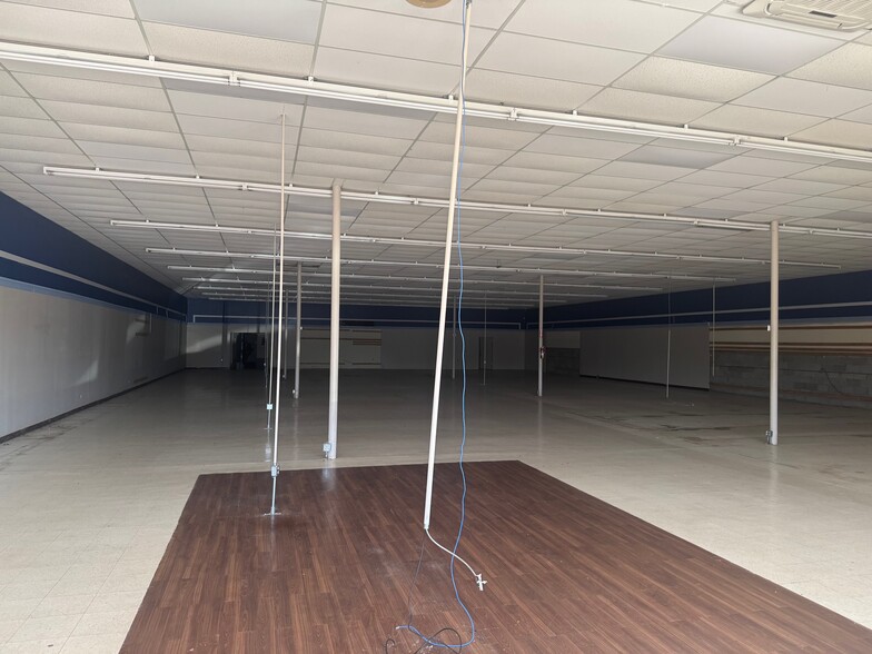 29 Sgt Prentiss Dr, Natchez, MS for lease - Interior Photo - Image 2 of 5