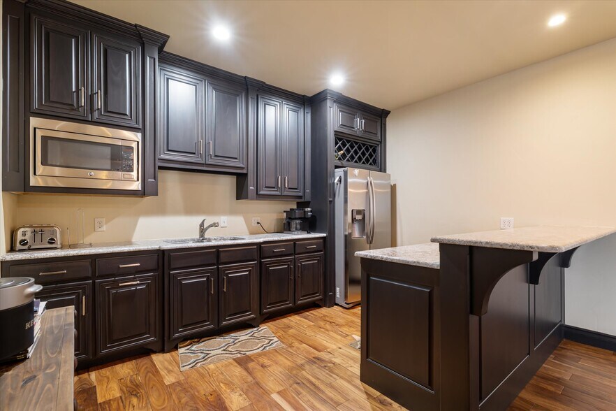 1208 N Industrial Blvd, Pilot Point, TX à vendre - Photo du bâtiment - Image 2 de 7