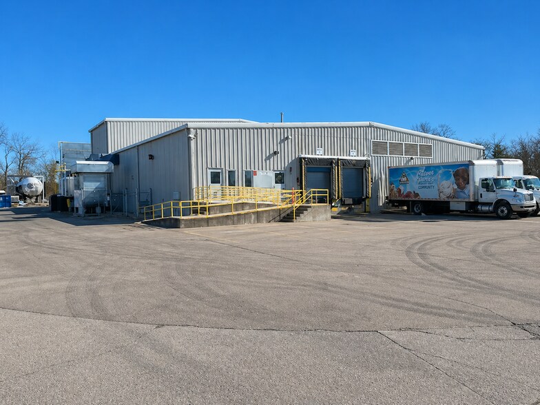 2230 Stewart Rd, Muscatine, IA à vendre - Photo du bâtiment - Image 2 de 11