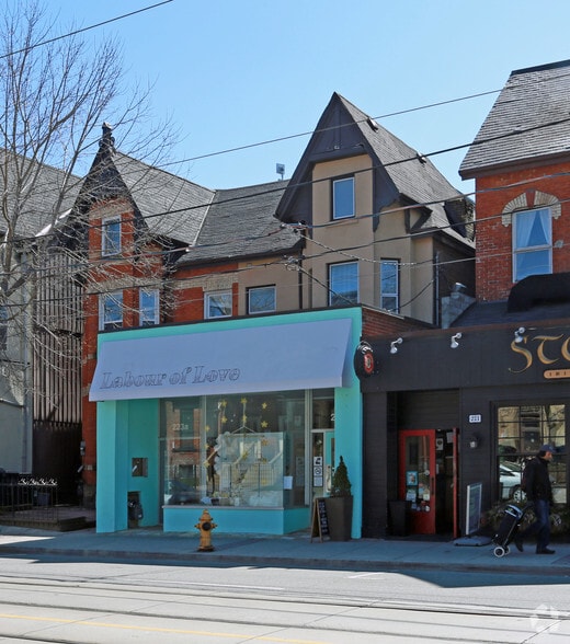 223 Carlton St, Toronto, ON for sale - Primary Photo - Image 1 of 1