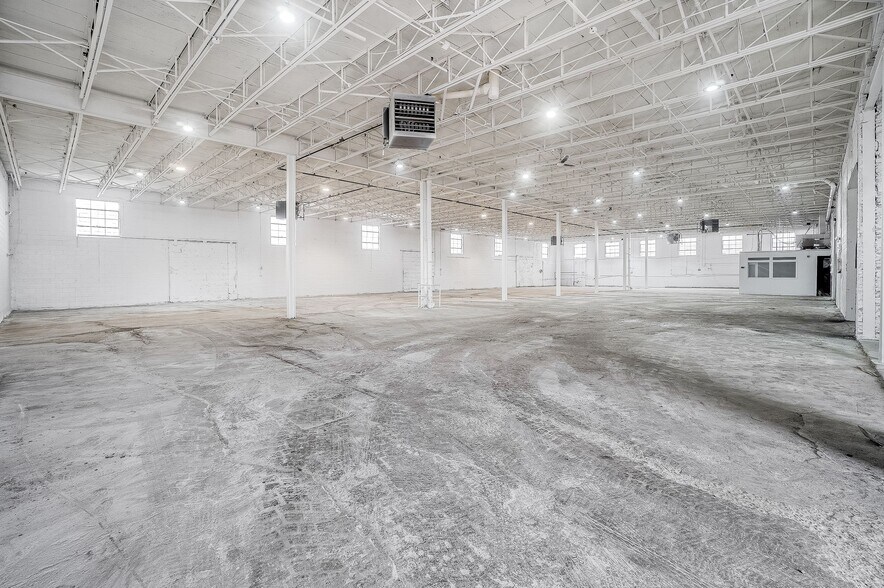 5665 Rue Paré, Mt Royal, QC for sale - Building Photo - Image 1 of 1