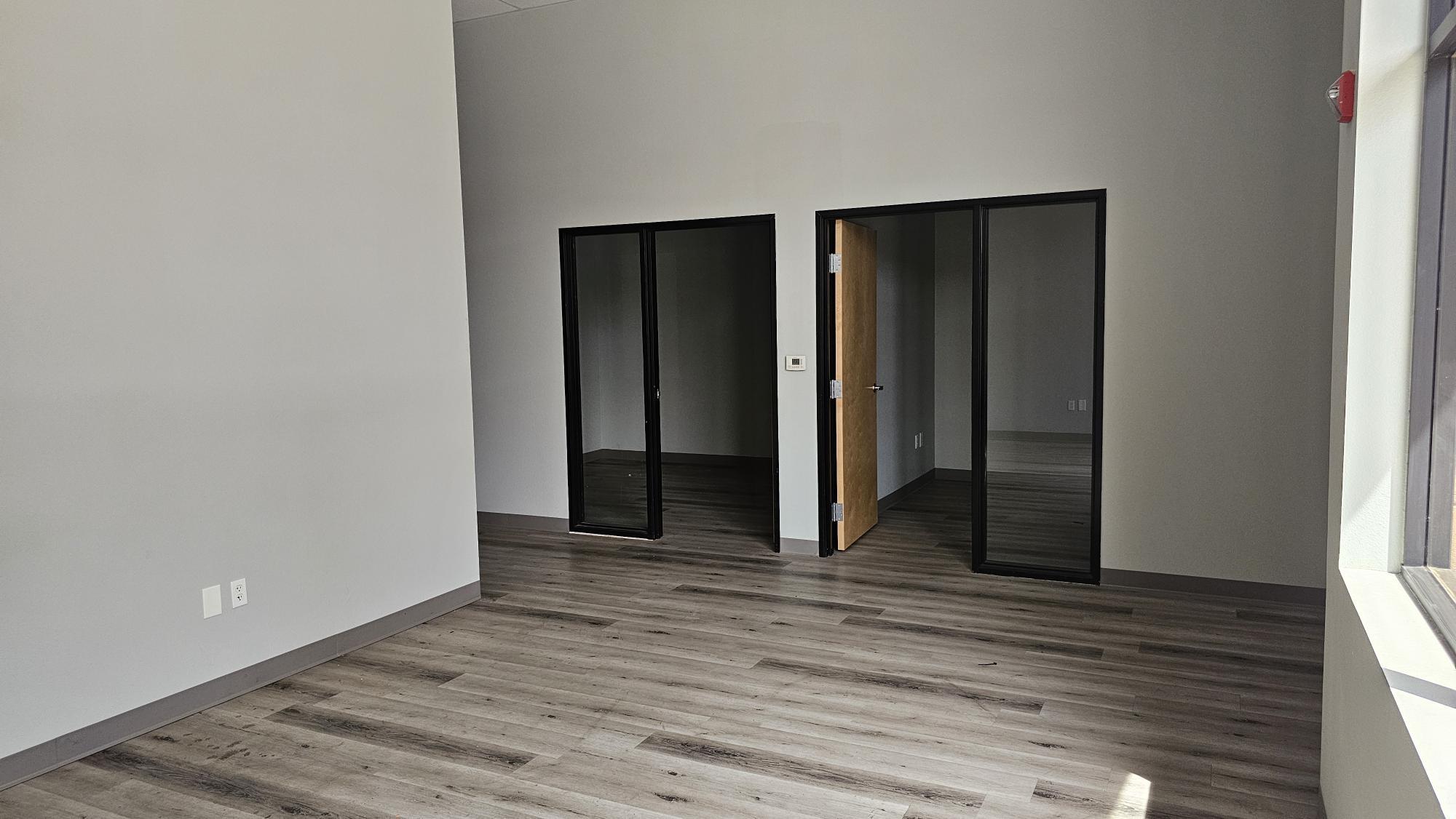1050 N Fairway Dr, Avondale, AZ for lease Interior Photo- Image 1 of 3