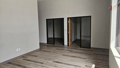 1050 N Fairway Dr, Avondale, AZ for lease Interior Photo- Image 1 of 3
