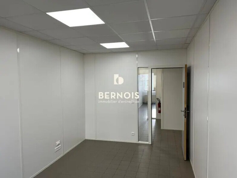 Office in Toulon for lease - Interior Photo - Image 3 of 8