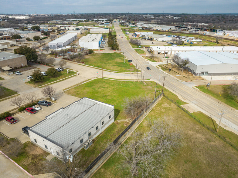 802 Office Park Cir, Lewisville, TX for sale - Building Photo - Image 3 of 6