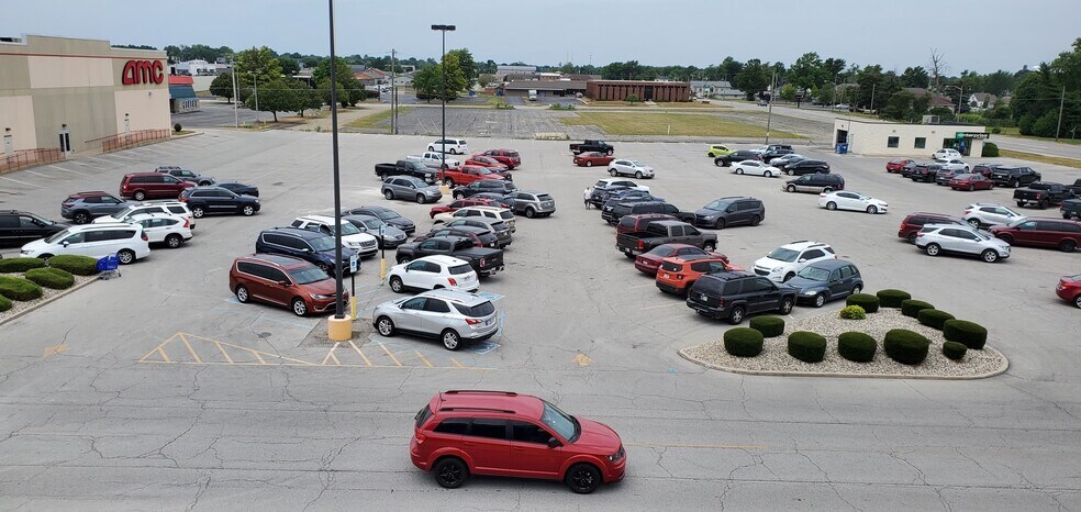 1700 E Boulevard, Kokomo, IN à louer - Photo du bâtiment - Image 3 de 7