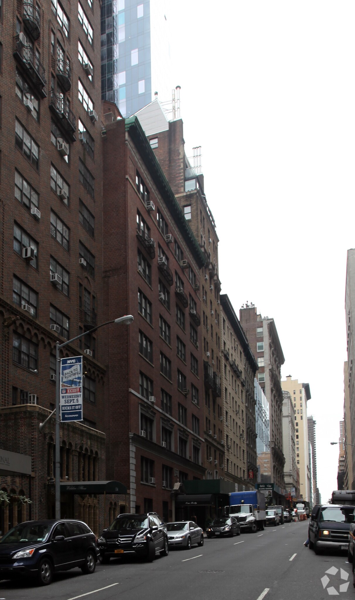 150 W 58th St, New York, NY à louer Photo principale- Image 1 de 6