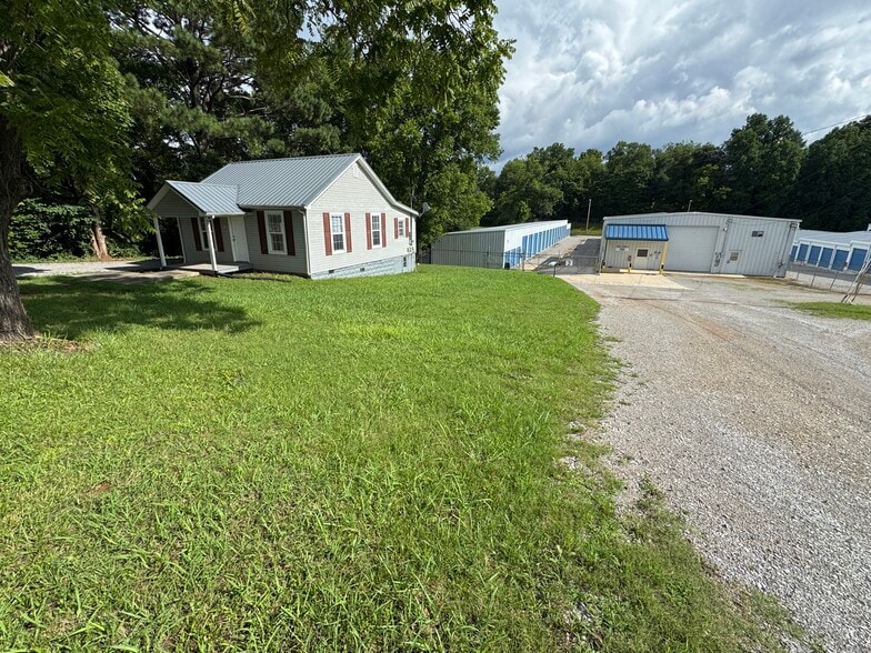 321 W End Ave, McMinnville, TN for lease - Building Photo - Image 3 of 11