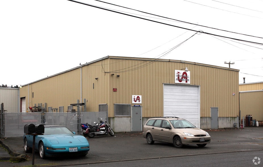 INDUSTRIAL PORTFOLIO portfolio of 3 properties for sale on LoopNet.ca - Primary Photo - Image 2 of 4