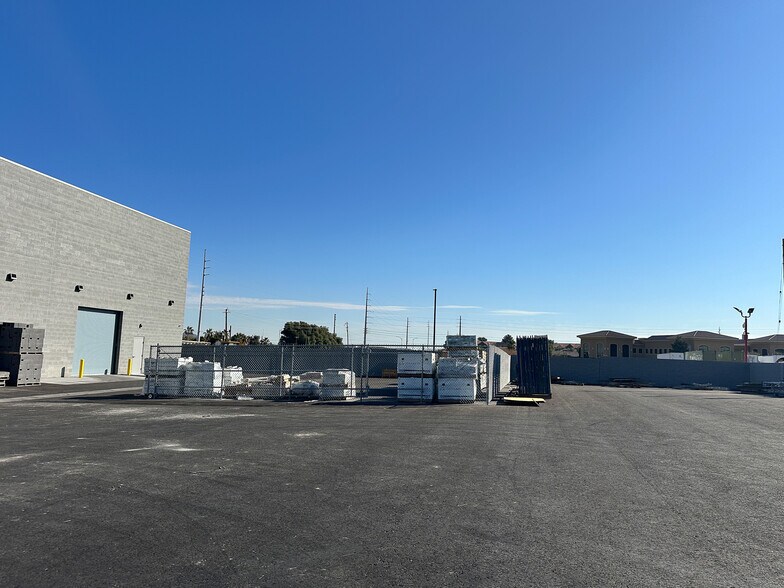 4055 E Patrick Ln, Las Vegas, NV à louer - Photo du bâtiment - Image 3 de 17
