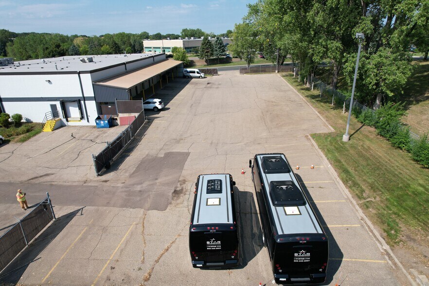 1299 Eagan Industrial Rd, Eagan, MN à vendre - Photo du bâtiment - Image 3 de 7