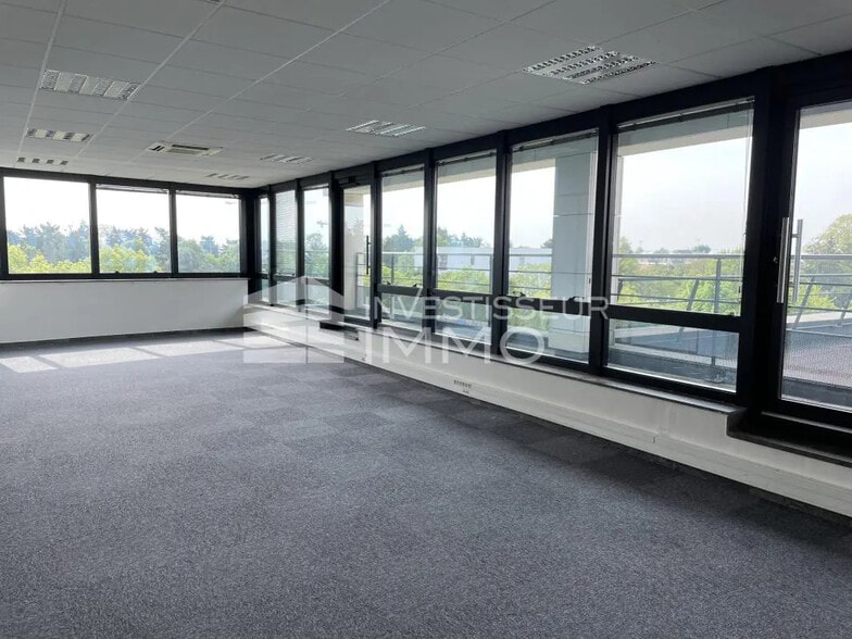 Office in Bry-sur-Marne for lease - Building Photo - Image 2 of 11