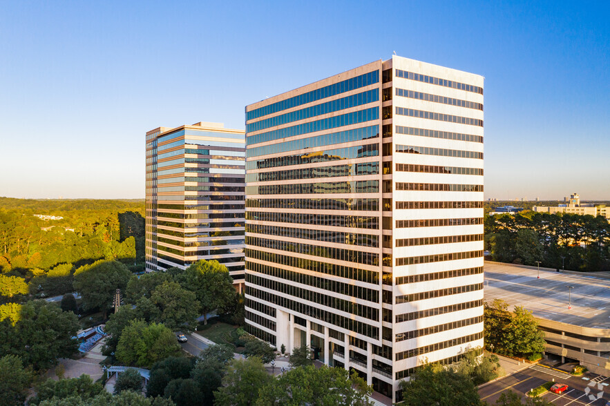 100 Galleria Pky SE, Atlanta, GA à louer - Photo du bâtiment - Image 1 de 20