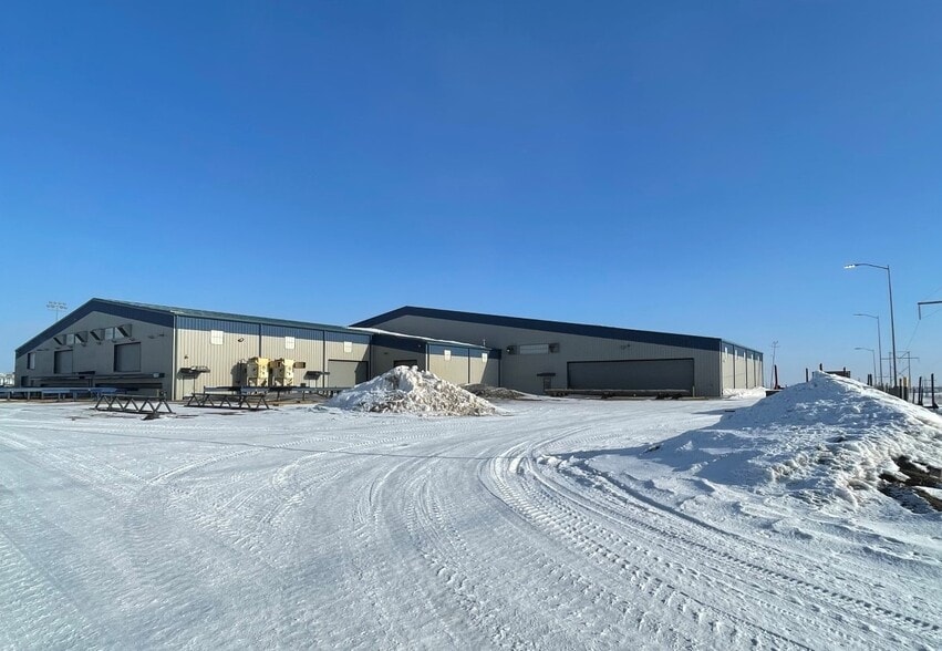 14207 Highway 2, Williston, ND à vendre - Photo du bâtiment - Image 2 de 12