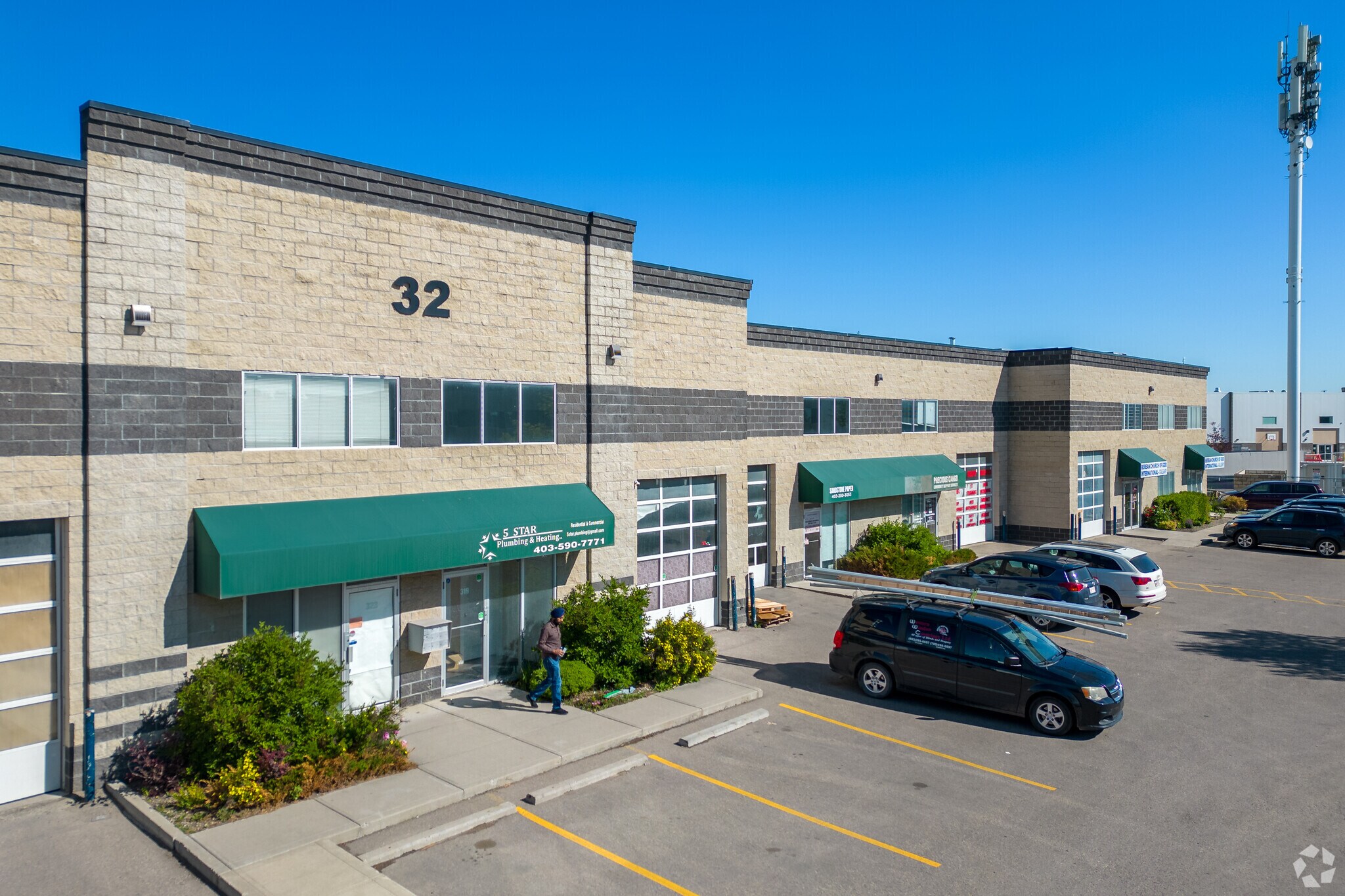 32 Westwinds Cres NE, Calgary, AB à vendre Photo du bâtiment- Image 1 de 1