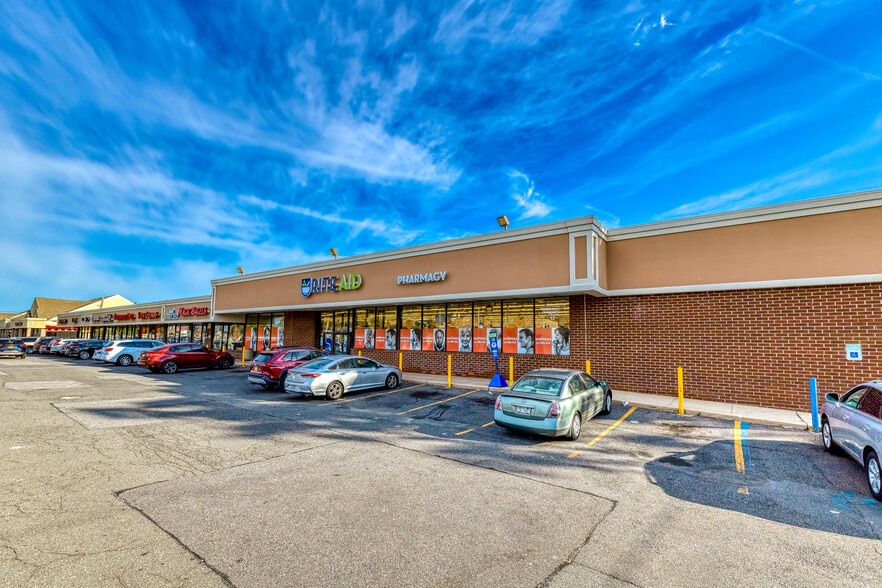 172-192 W Merrick Rd, Valley Stream, NY à louer - Photo du bâtiment - Image 2 de 2