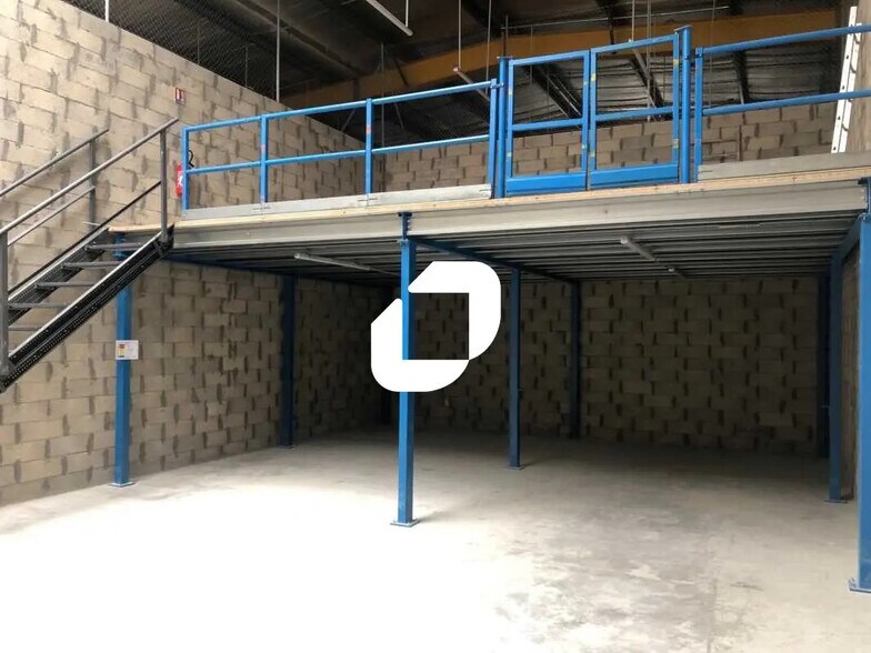 Flex in BOISSY-L'AILLERIE for lease - Interior Photo - Image 1 of 5