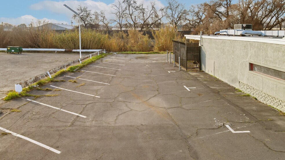 739 W Sacramento Ave, West Sacramento, CA à vendre - Photo du bâtiment - Image 2 de 18