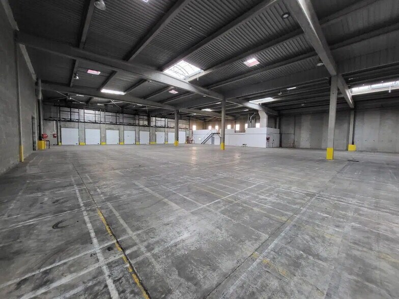 Industrial in Corbas for lease - Interior Photo - Image 3 of 7