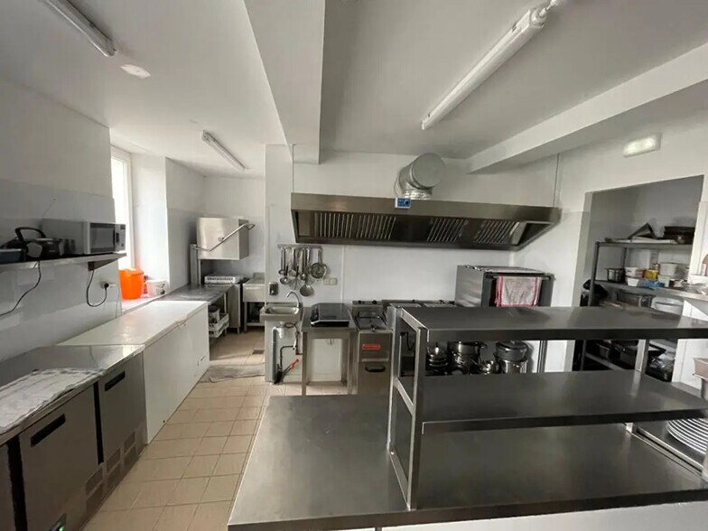 Flex in Avignon for sale - Building Photo - Image 2 of 18