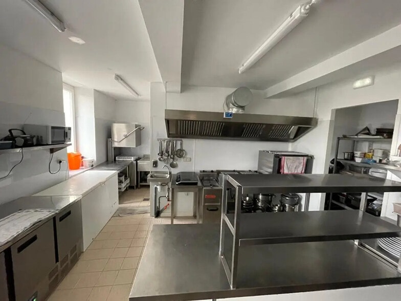 Local d'activités dans Avignon à vendre - Photo du bâtiment - Image 2 de 18