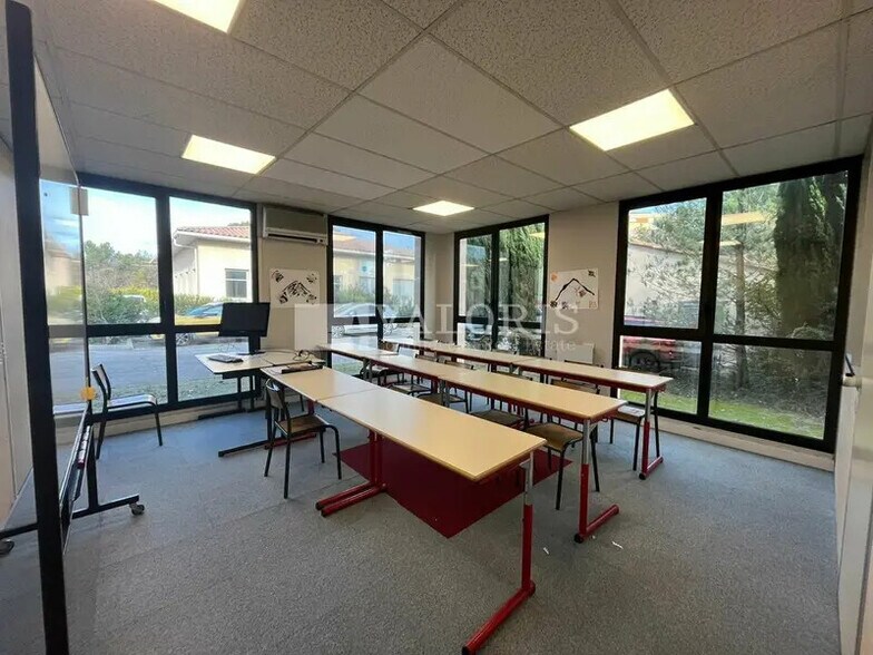 Office in Aix-en-Provence for lease - Interior Photo - Image 3 of 12