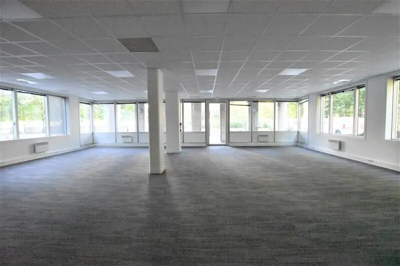Office in Villepinte for sale - Interior Photo - Image 2 of 6