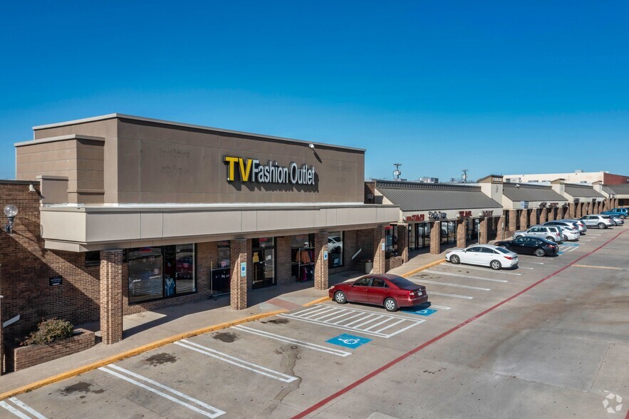 201-331 S Cedar Ridge Dr, Duncanville, TX for lease - Building Photo - Image 2 of 8