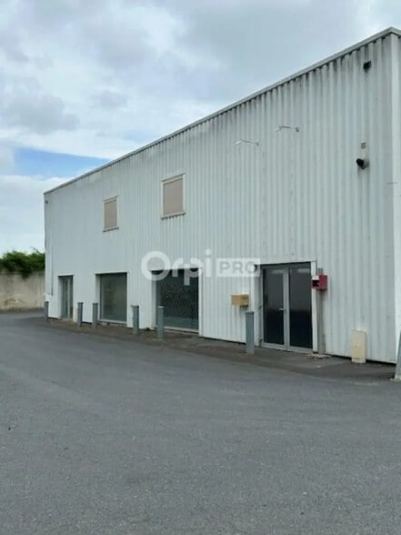 Retail in Bétheny for lease - Building Photo - Image 1 of 9