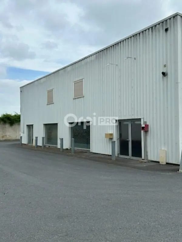 Retail in Bétheny for lease Building Photo- Image 1 of 10