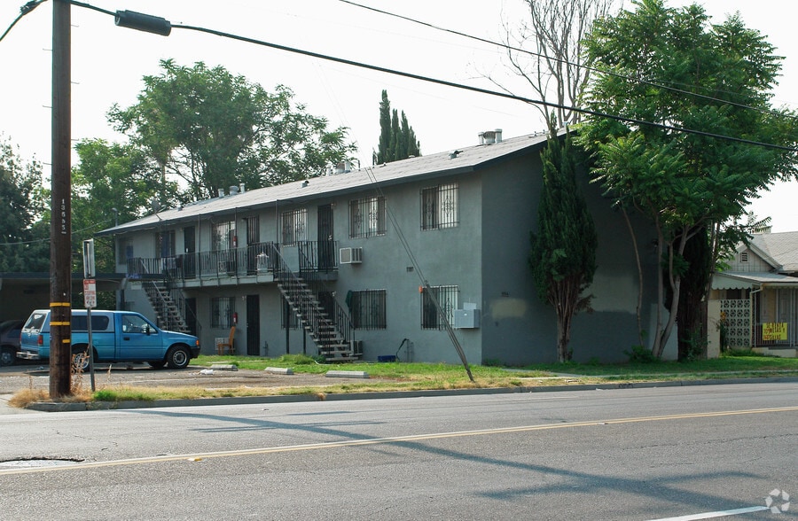 446 N Maple Ave, Fresno, CA for sale - Primary Photo - Image 2 of 3