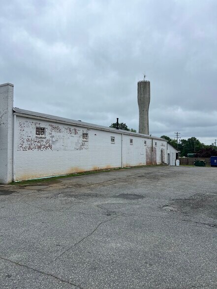 111 River St, Belton, SC à vendre - Photo du bâtiment - Image 2 de 5