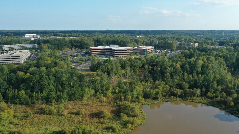 11000 Weston Pky, Cary, NC à louer - Photo du bâtiment - Image 2 de 34