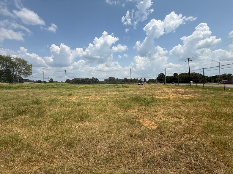 2700 W Upshur Ave, Gladewater, TX à vendre - Photo principale - Image 1 de 10