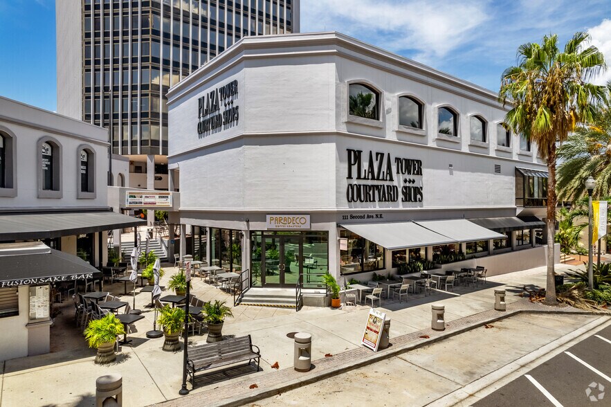 111 2nd Ave NE, Saint Petersburg, FL à louer - Photo du bâtiment - Image 1 de 9