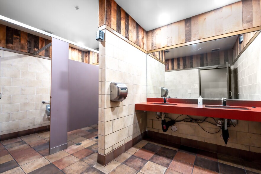 930 Market St, San Diego, CA à louer - Photo du bâtiment - Image 3 de 9