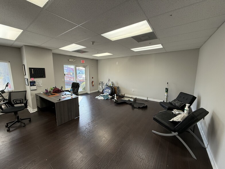 7220-7228 21st St E, Sarasota, FL for lease - Interior Photo - Image 2 of 12