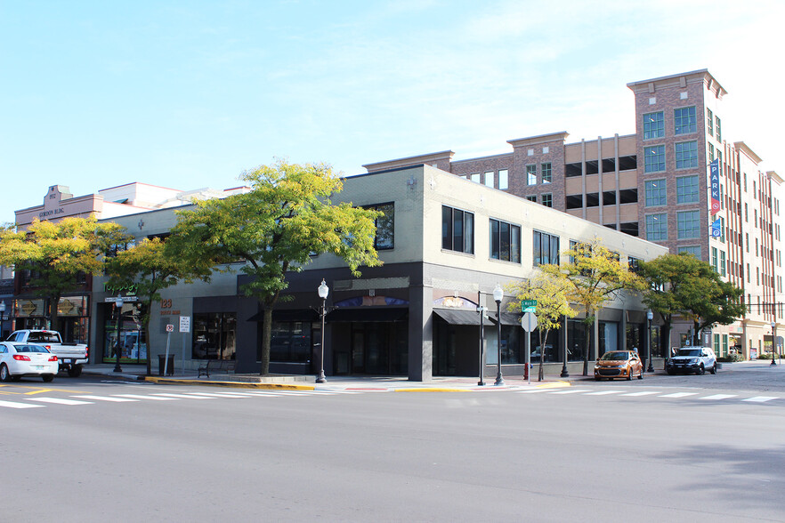 117-123 S Main St, Royal Oak, MI à louer - Photo du bâtiment - Image 1 de 7