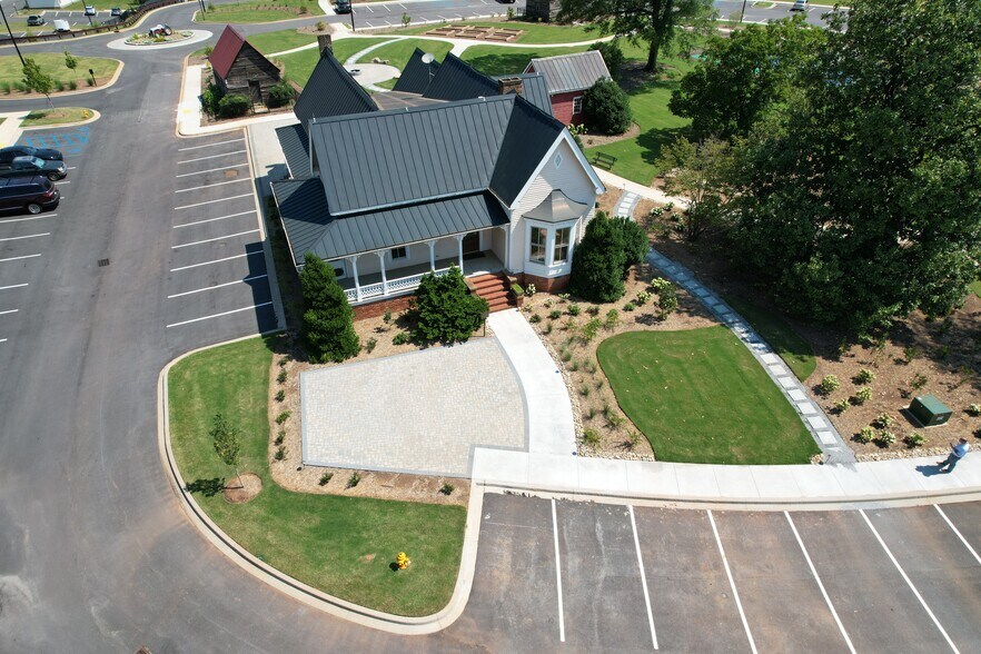 521 Cedar Tree rd, Wellford, SC à louer - Photo du bâtiment - Image 2 de 5