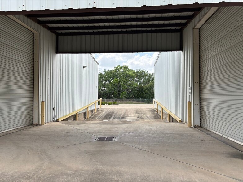 3223 Trebor St, Pasadena, TX à louer - Photo du bâtiment - Image 3 de 13