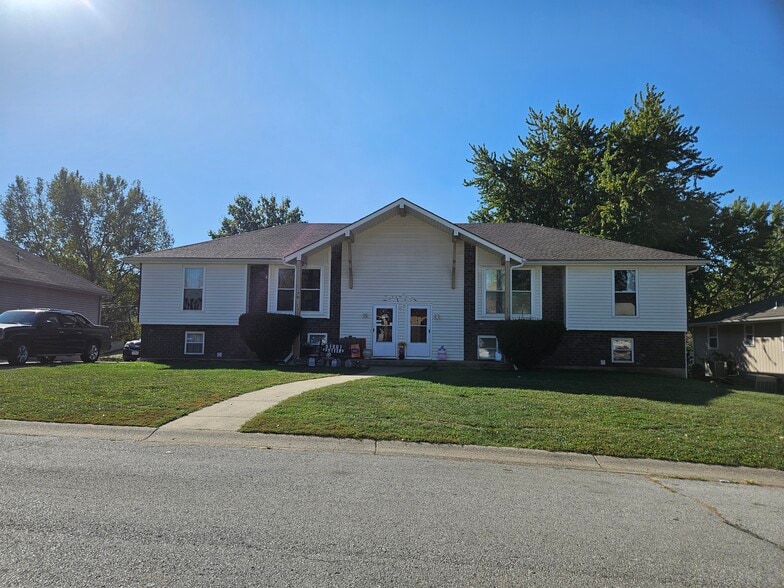 1512 SW Sunset St, Blue Springs, MO à vendre - Photo principale - Image 1 de 1