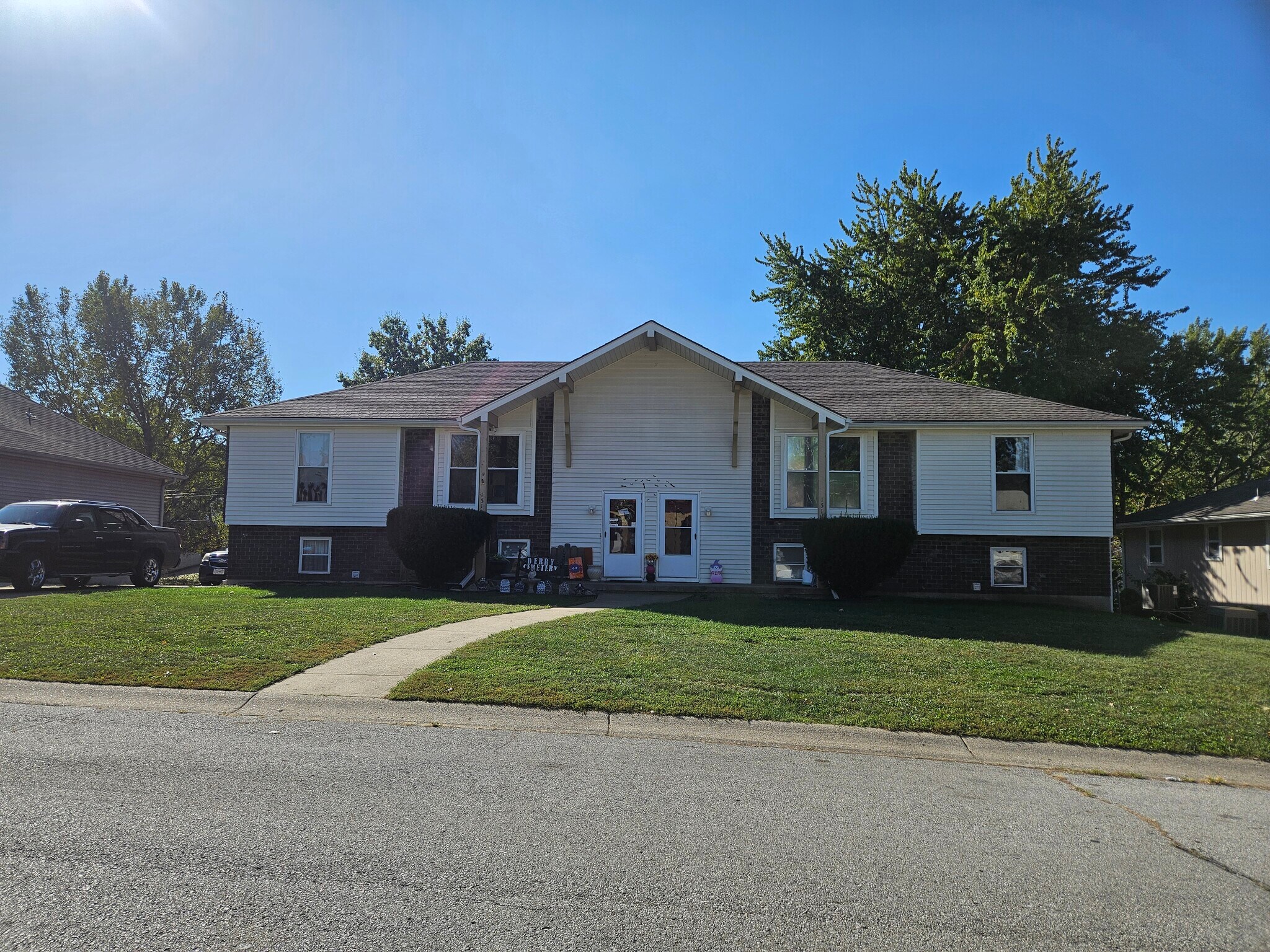 1512 SW Sunset St, Blue Springs, MO à vendre Photo principale- Image 1 de 2