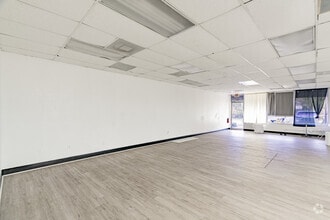 6043 Kimberly Blvd, Fort Lauderdale, FL for lease Interior Photo- Image 2 of 4