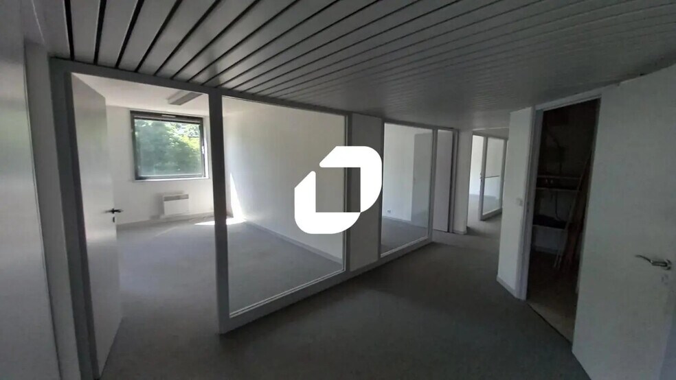 Office in VILLENEUVE-D'ASCQ for lease - Interior Photo - Image 1 of 8