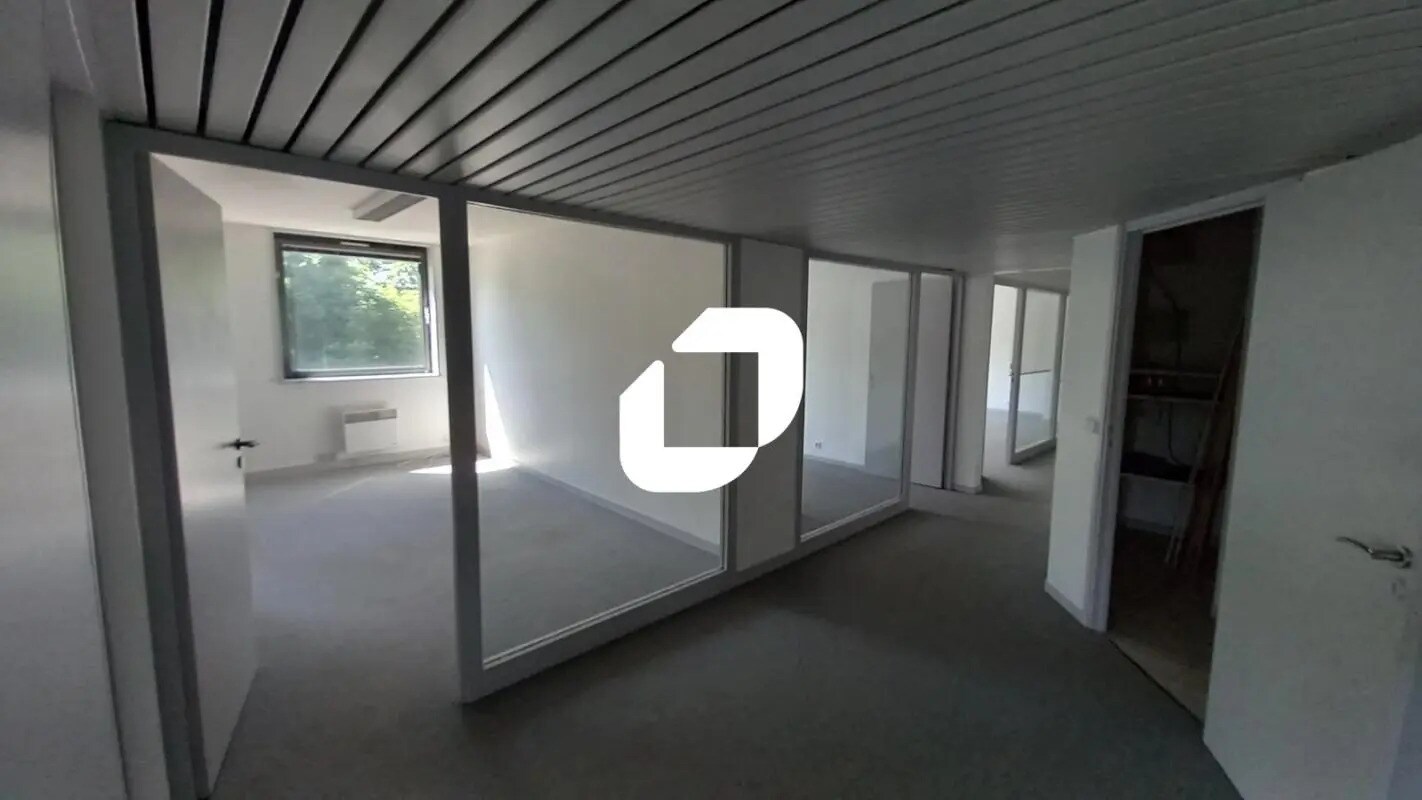 Office in VILLENEUVE-D'ASCQ for lease Interior Photo- Image 1 of 9