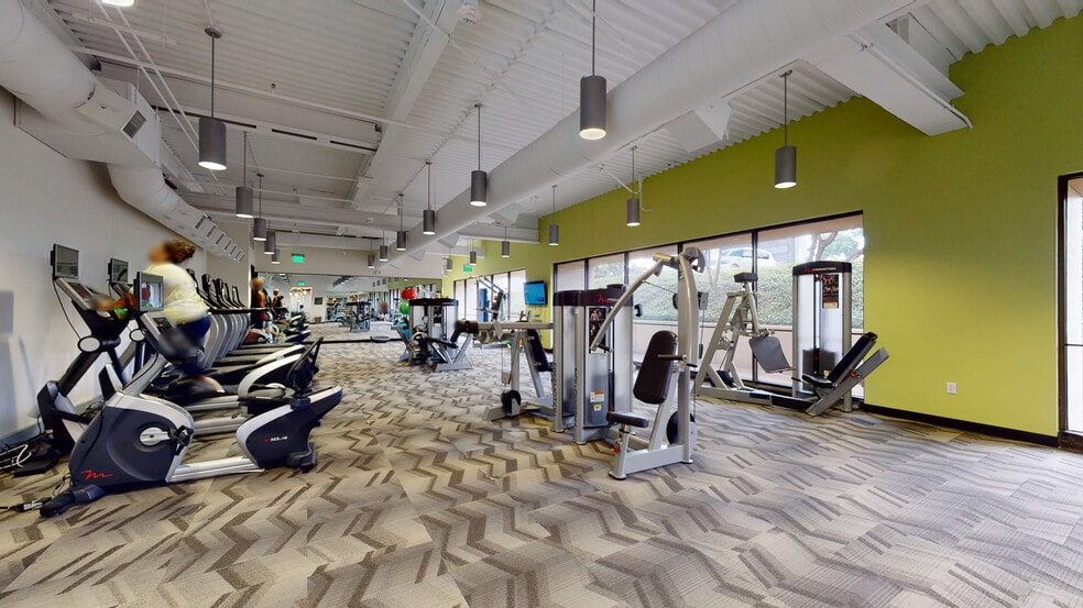 1341 W Mockingbird Ln, Dallas, TX à louer - Numérisation 3D de Matterport - Image 2 de 23